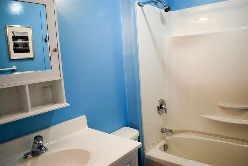 Ocean Island Garden Suites Вікторія Екстер'єр фото