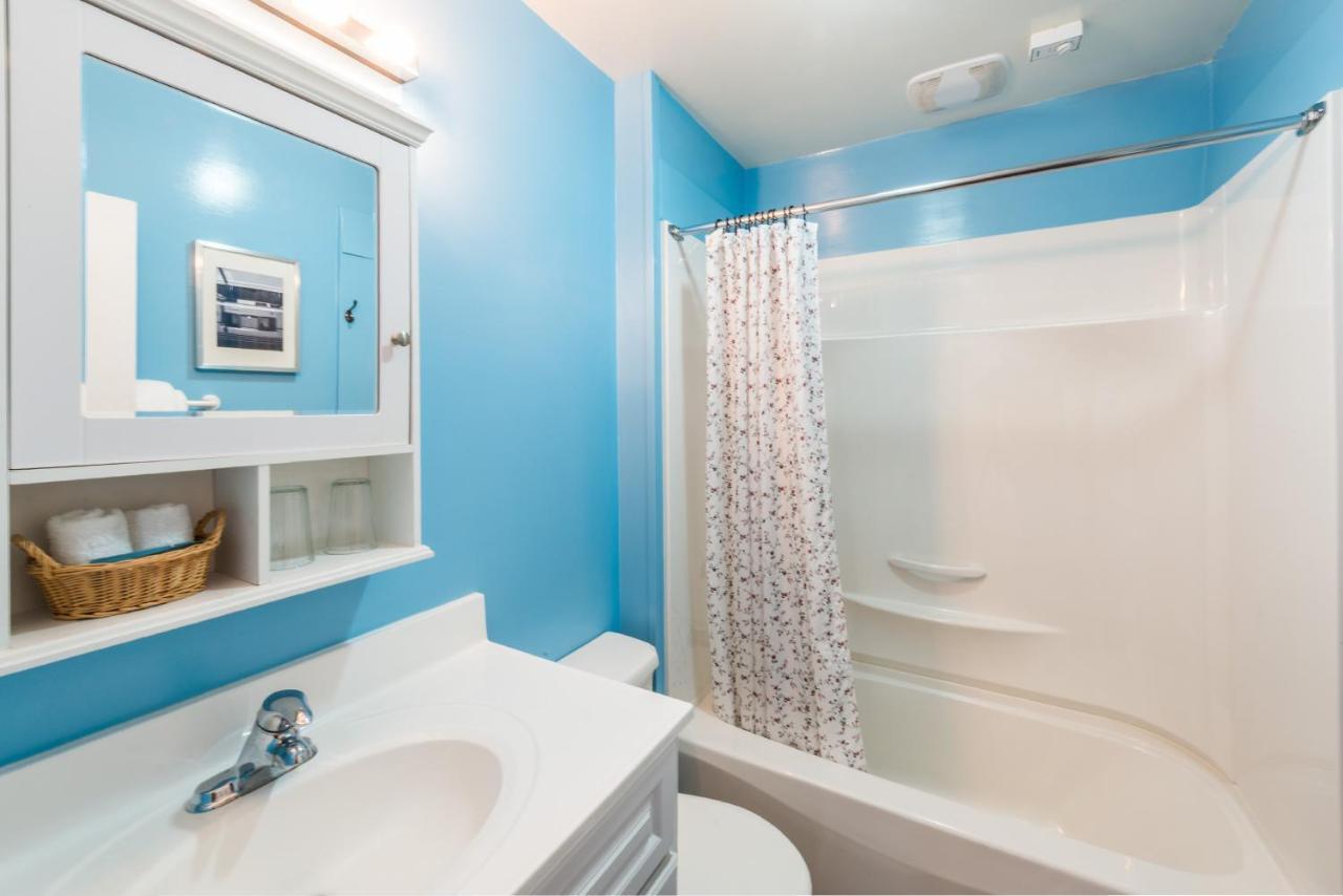 Ocean Island Garden Suites Вікторія Екстер'єр фото
